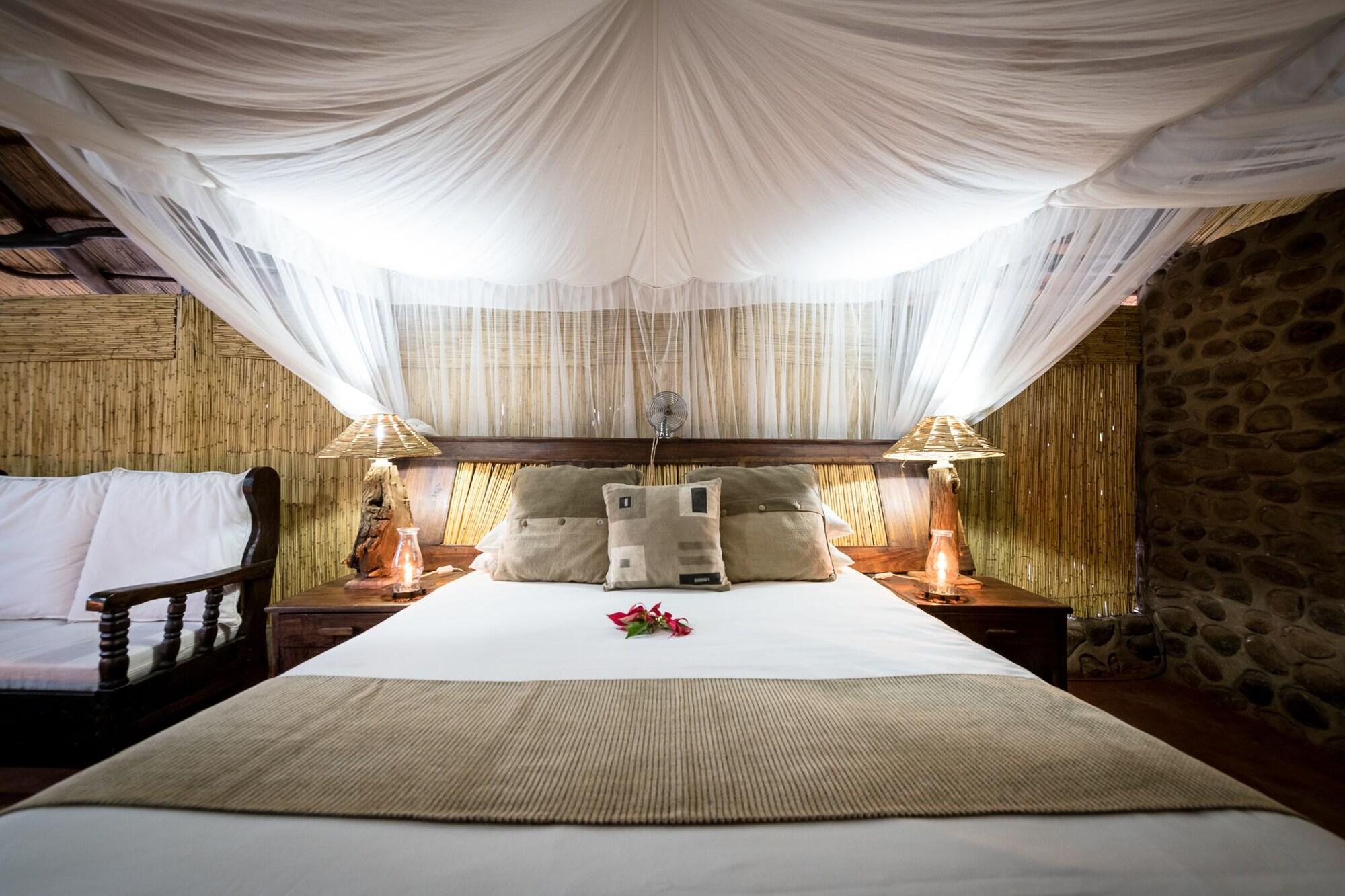 Taita Falcon Lodge Mukuni Ngoại thất bức ảnh